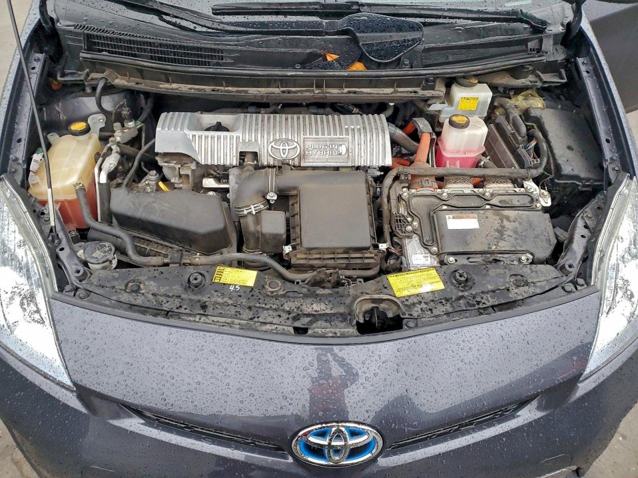 2014 TOYOTA PRIUS PLUG-IN photo 11