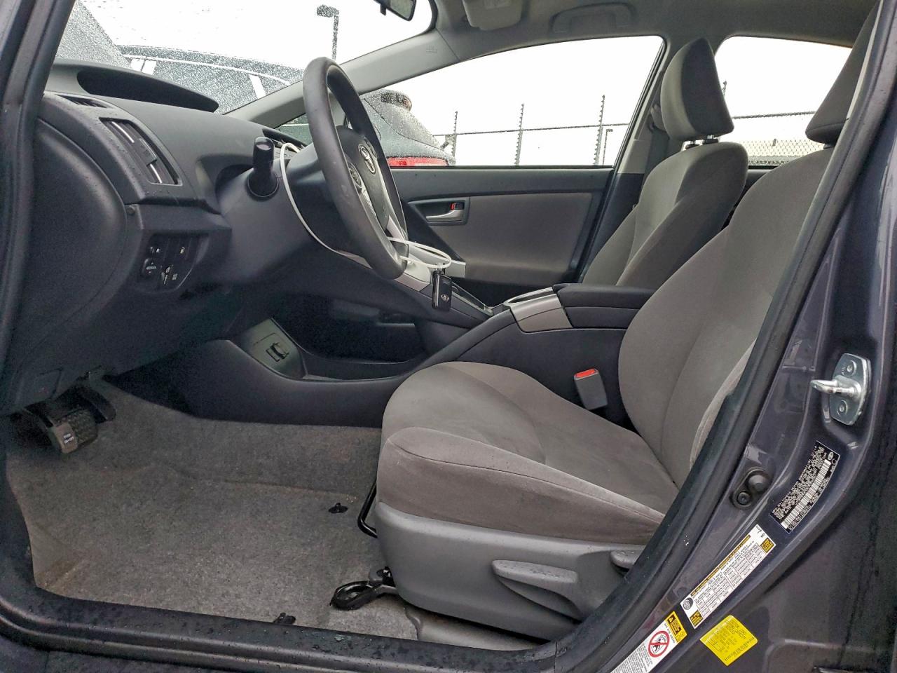 2014 TOYOTA PRIUS PLUG-IN photo 7