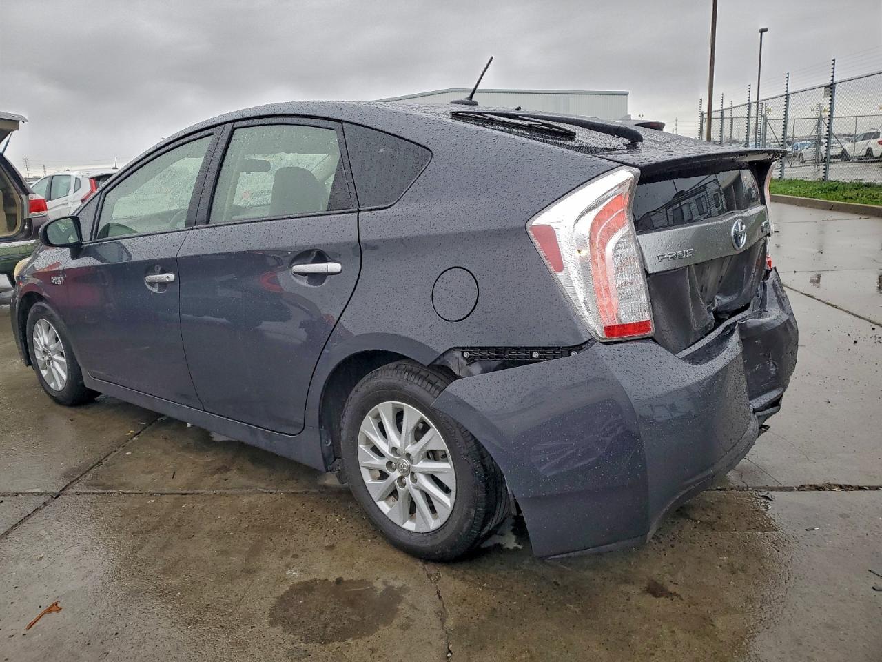 2014 TOYOTA PRIUS PLUG-IN photo 2