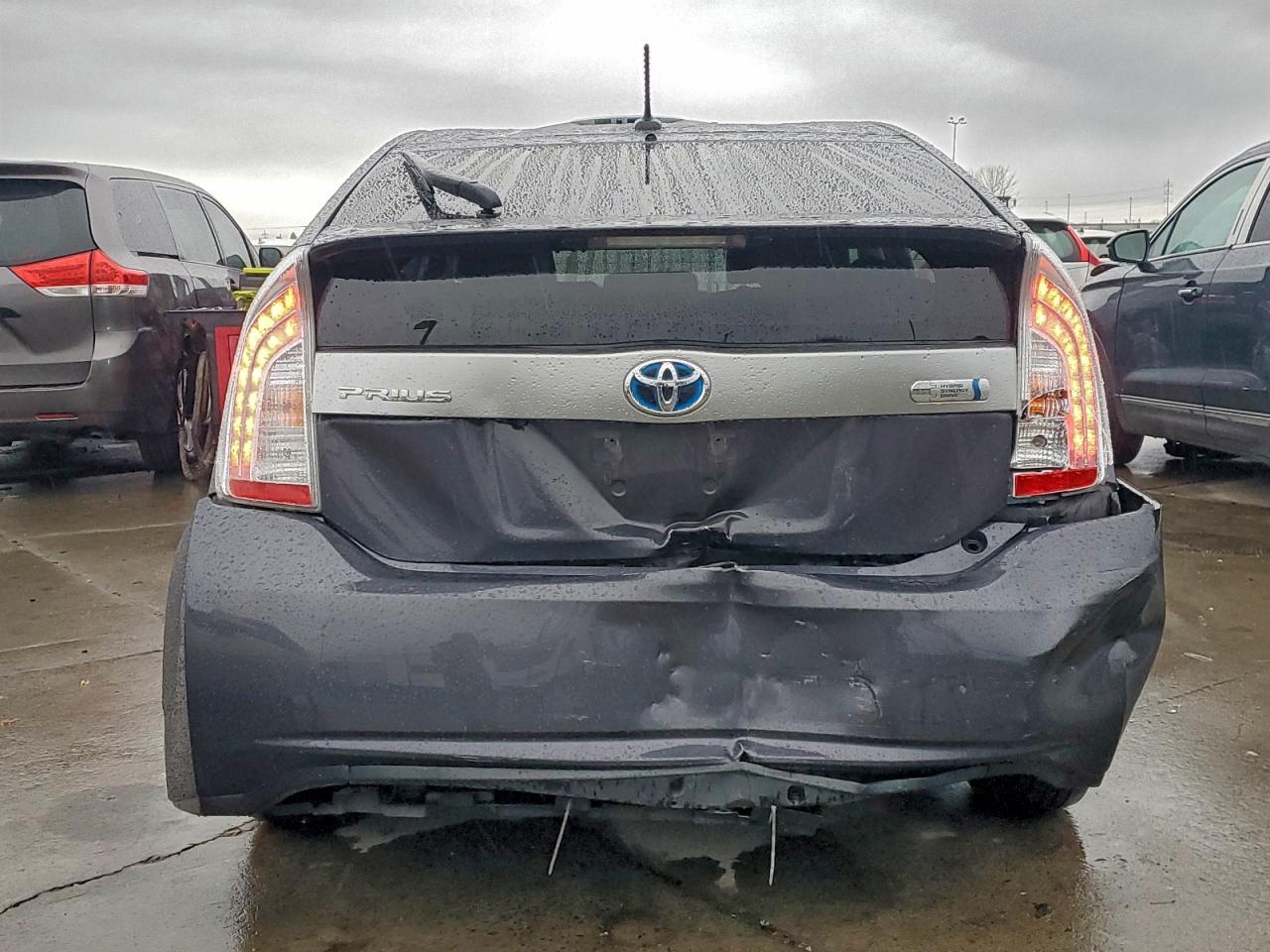 2014 TOYOTA PRIUS PLUG-IN photo 6