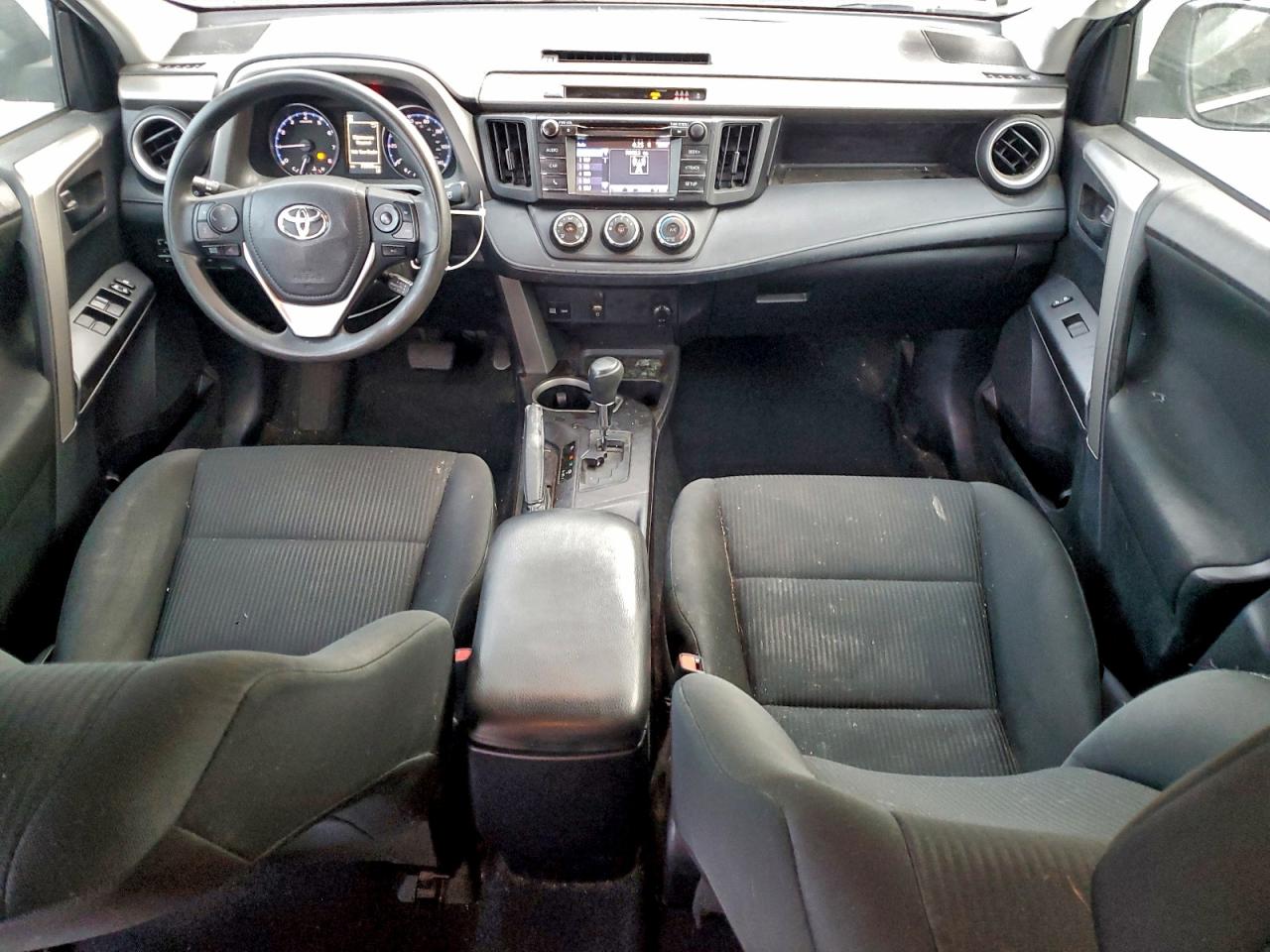 2018 TOYOTA RAV4 LE photo 8