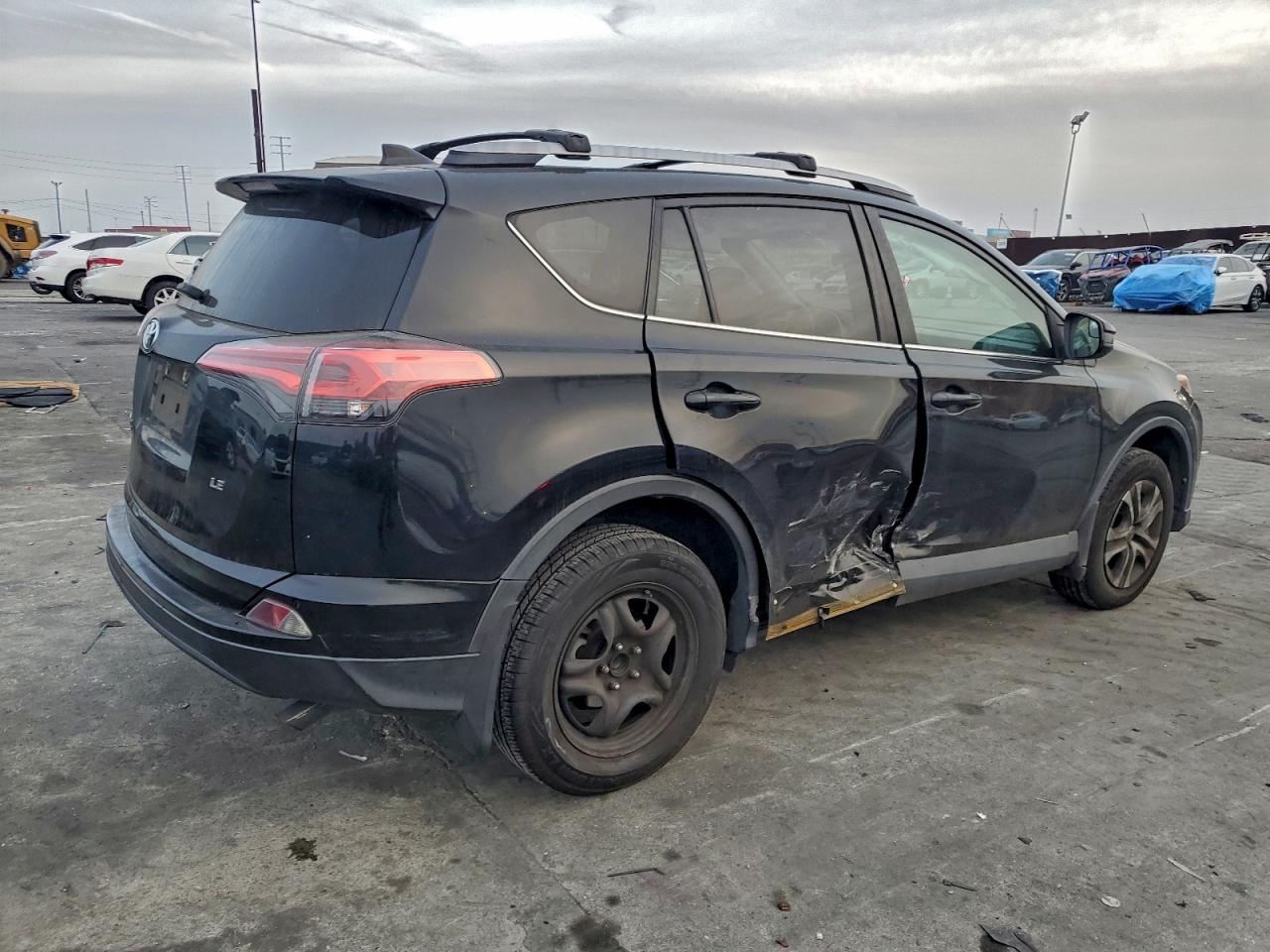 2018 TOYOTA RAV4 LE photo 3