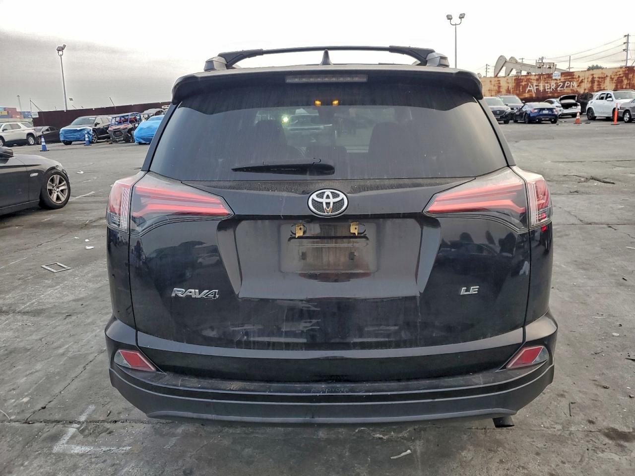 2018 TOYOTA RAV4 LE photo 6