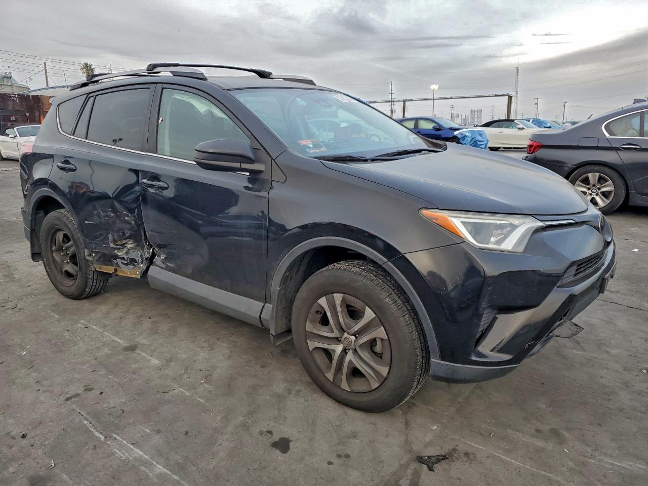 2018 TOYOTA RAV4 LE photo 4