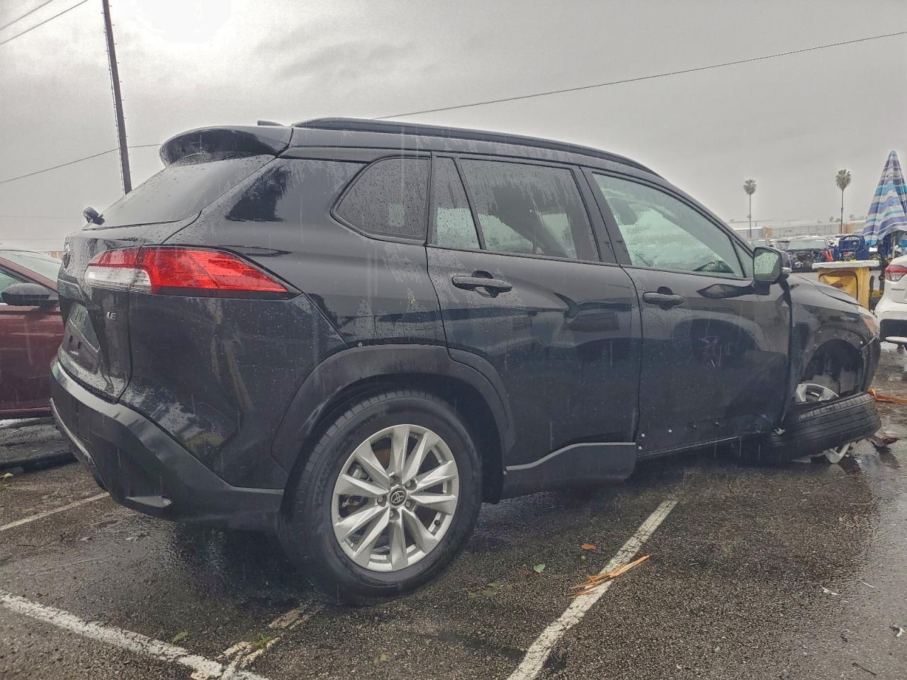 2025 TOYOTA COROLLA CROSS LE photo 3