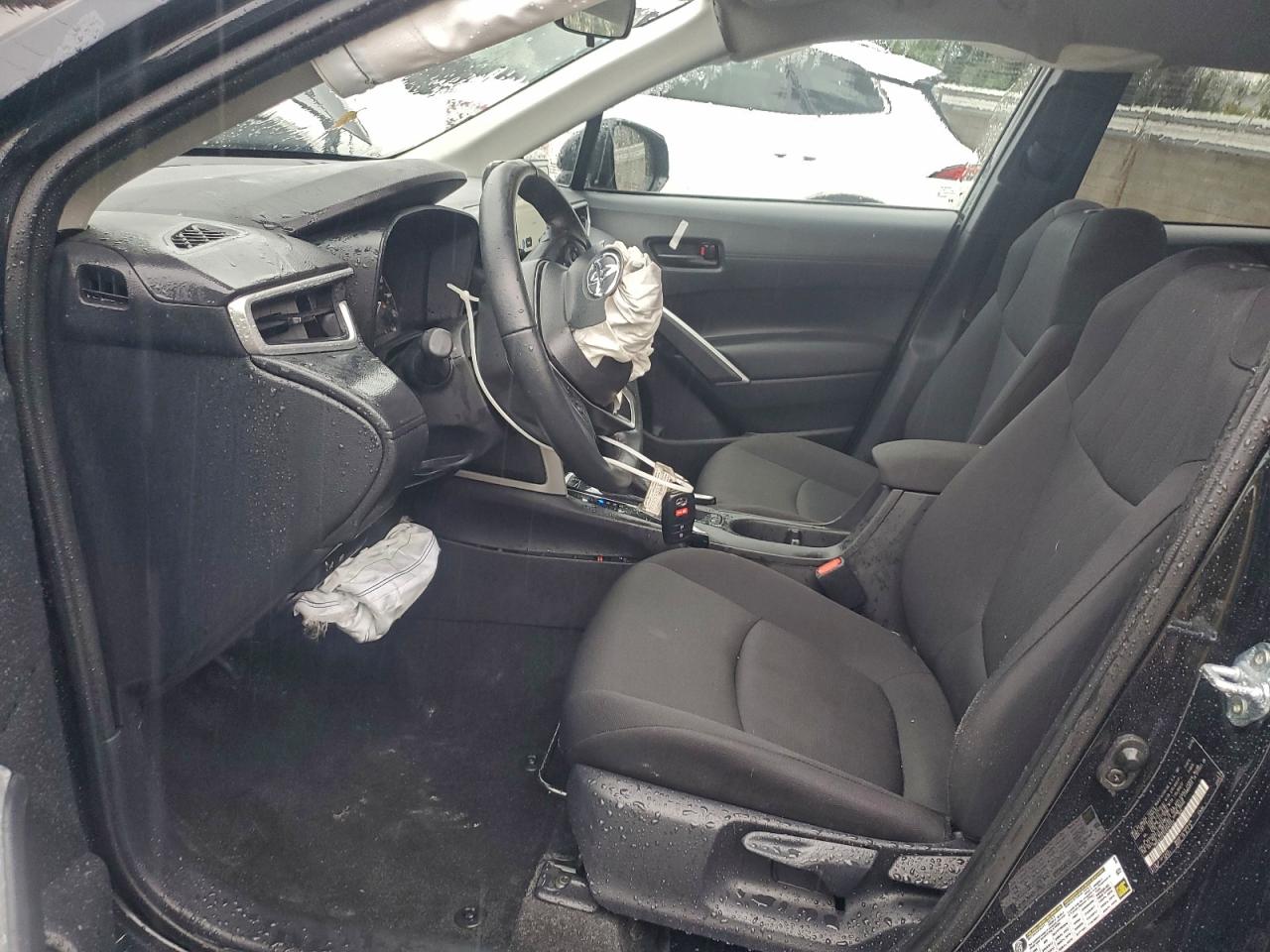 2025 TOYOTA COROLLA CROSS LE photo 7