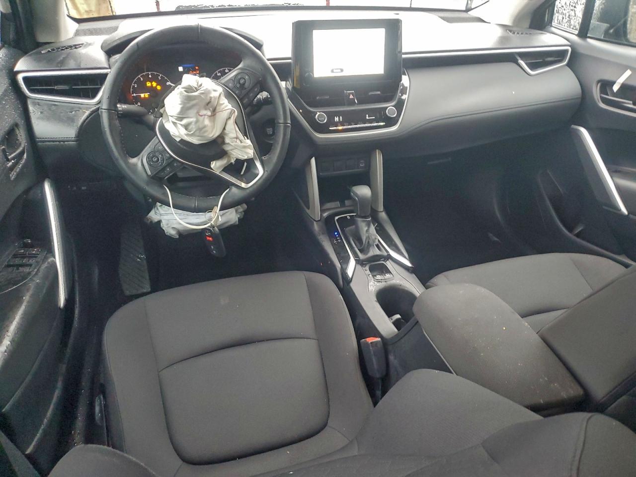 2025 TOYOTA COROLLA CROSS LE photo 8