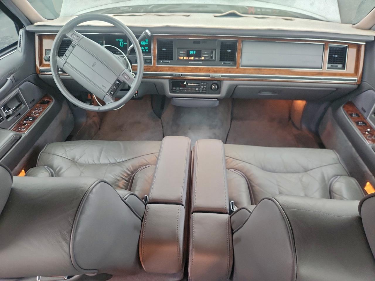 1994 LINCOLN TOWN CAR SIGNATURE photo 8