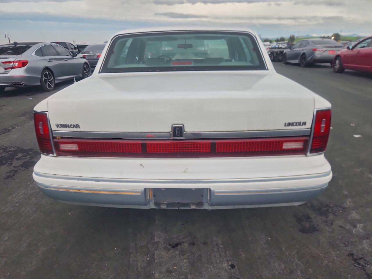 1994 LINCOLN TOWN CAR SIGNATURE photo 6