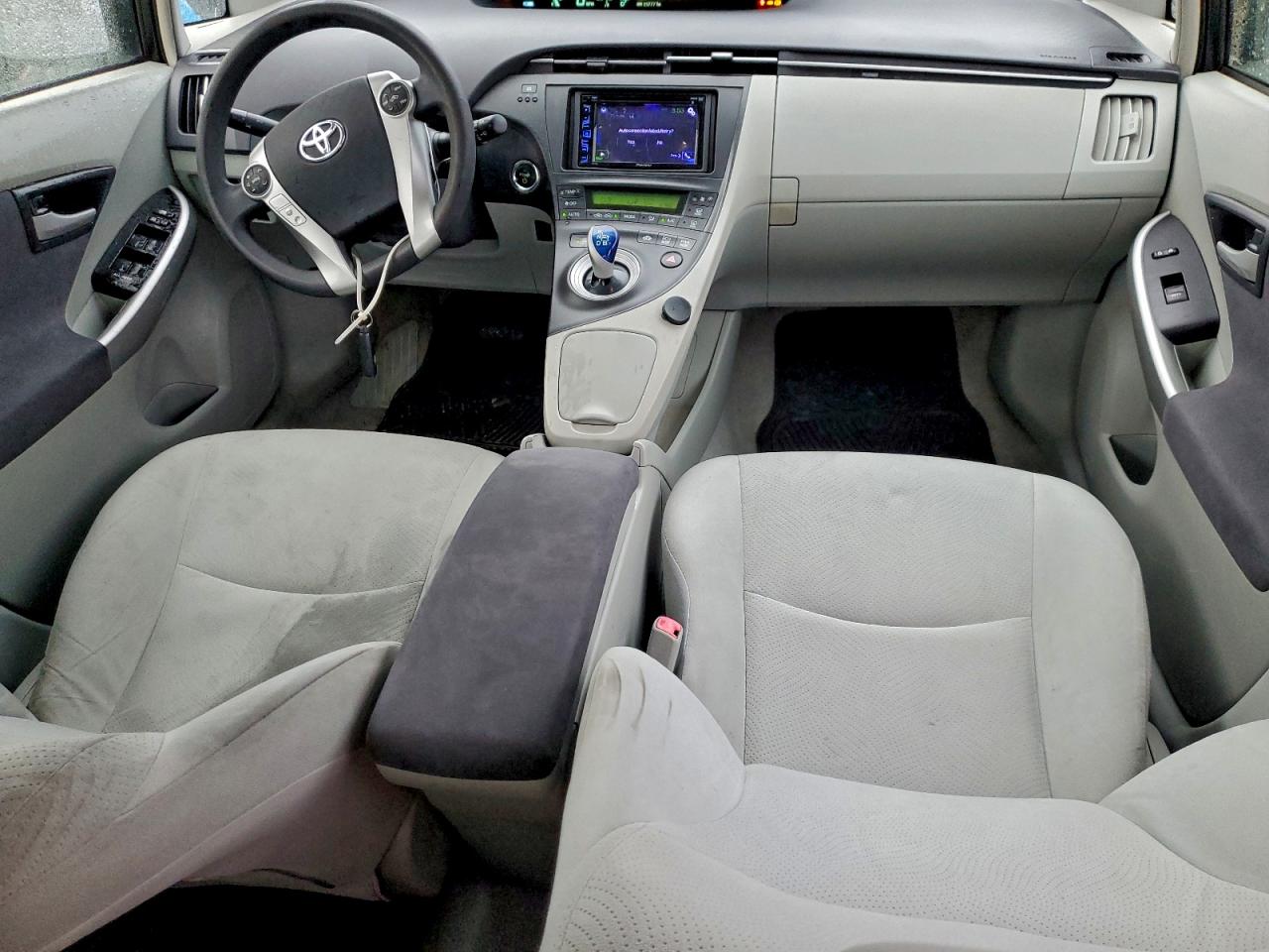 2010 TOYOTA PRIUS photo 8