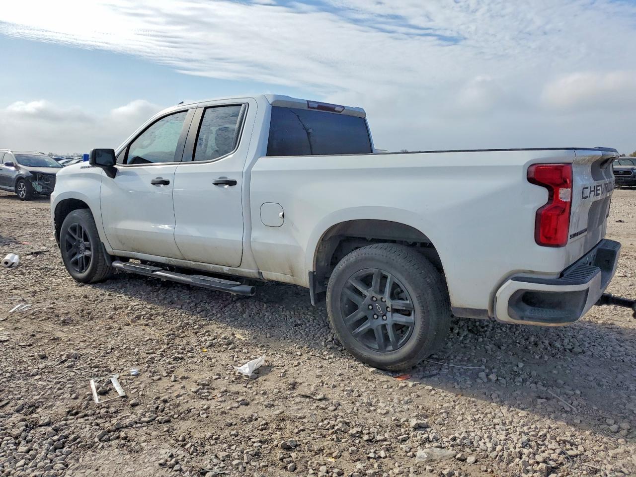 2020 CHEVROLET SILVERADO C1500 CUSTOM photo 2