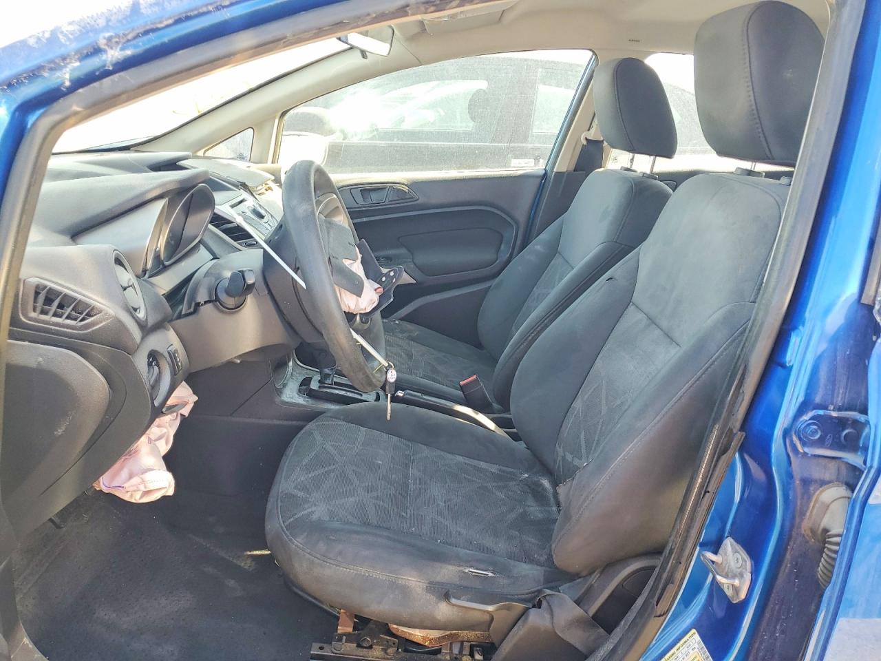2011 FORD FIESTA SE photo 19