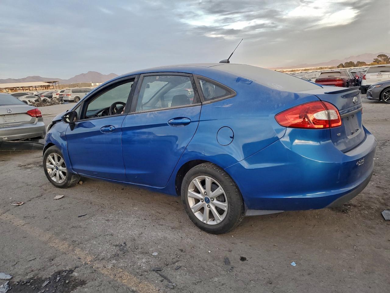 2011 FORD FIESTA SE photo 4