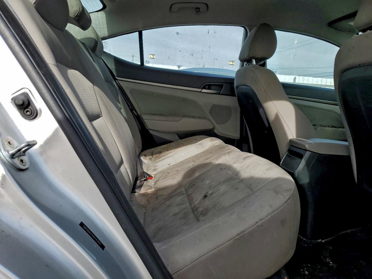 2017 HYUNDAI ELANTRA SE photo 10