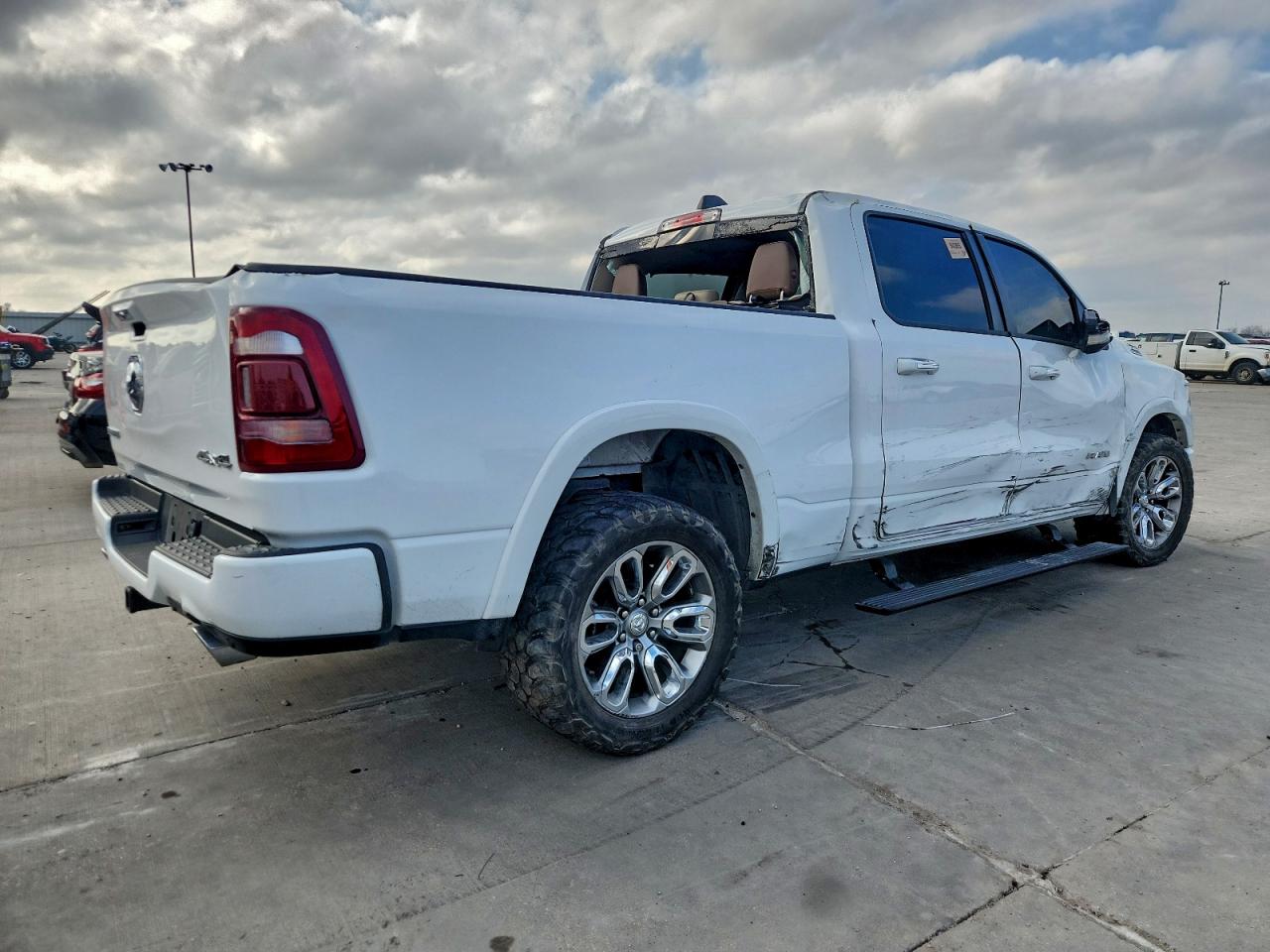 2021 RAM 1500 LARAMIE photo 3