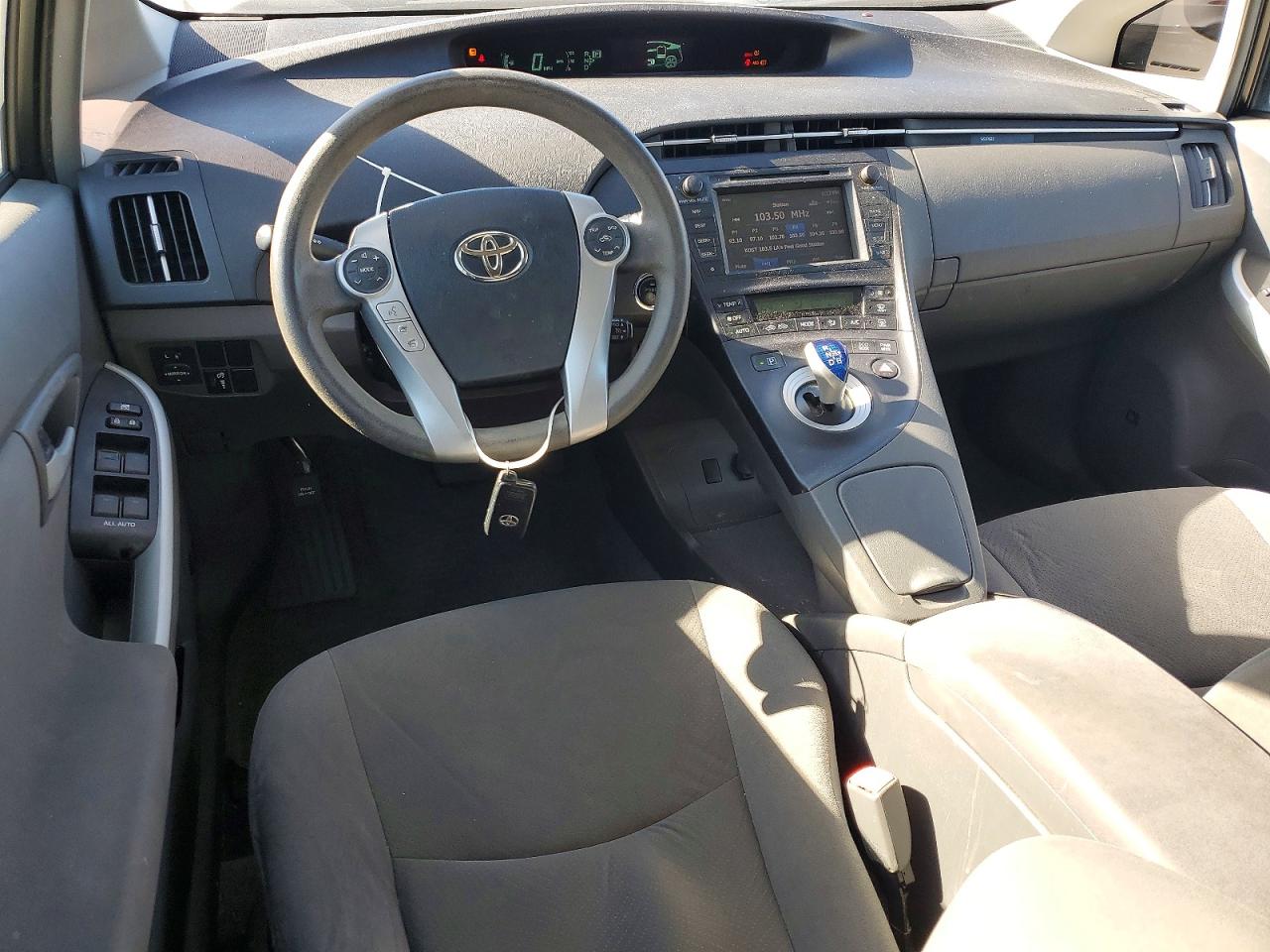 2011 TOYOTA PRIUS photo 8
