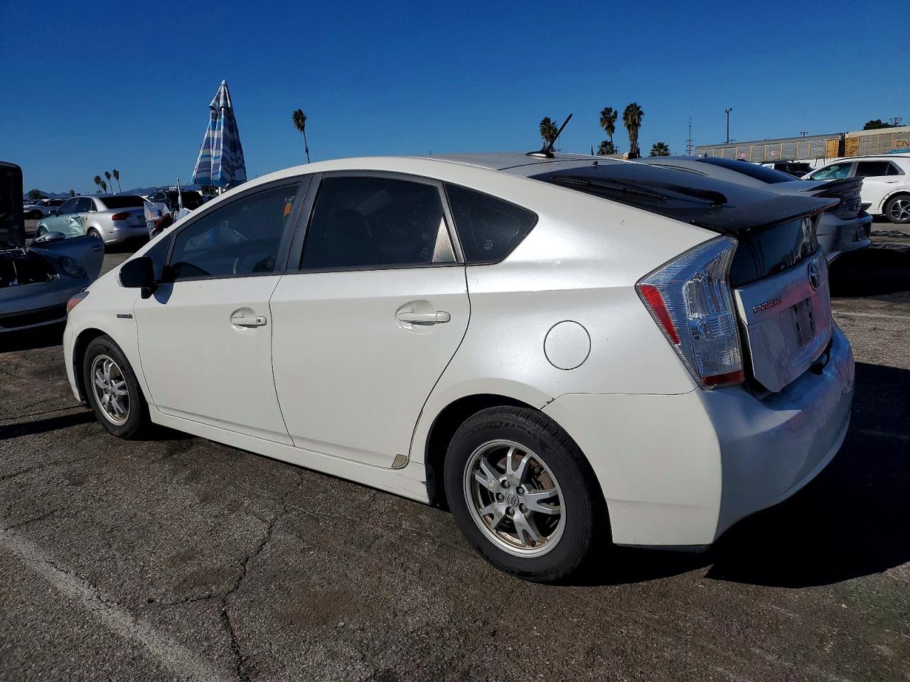 2011 TOYOTA PRIUS photo 2