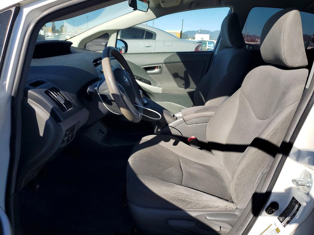 2011 TOYOTA PRIUS photo 7