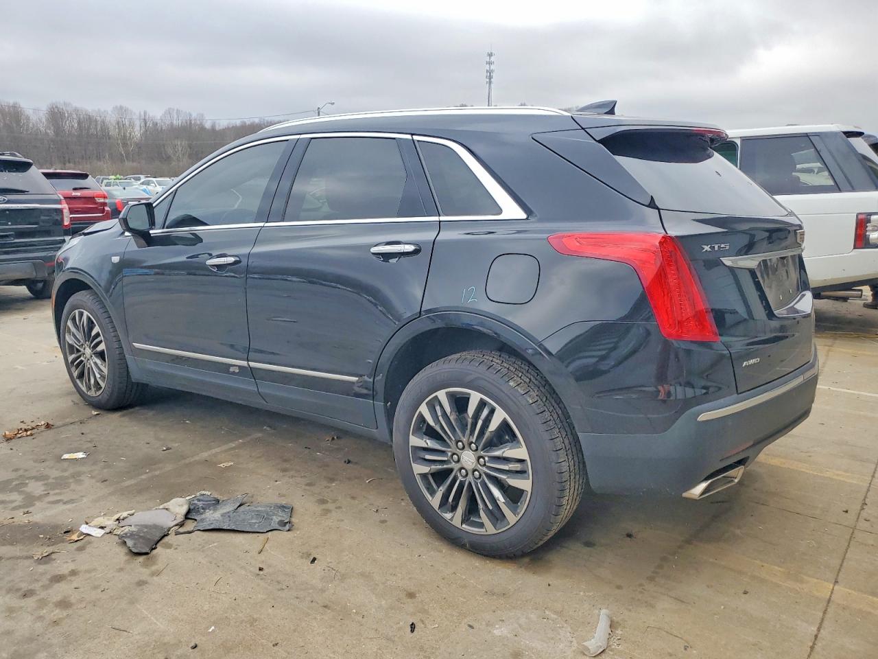 2019 CADILLAC XT5 LUXURY photo 2