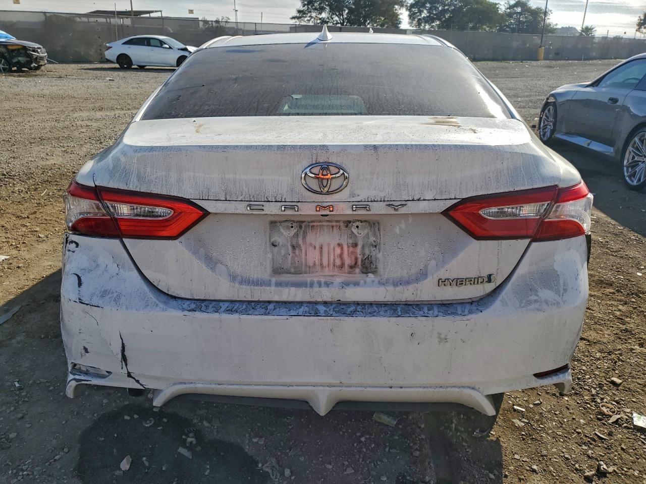 2020 TOYOTA CAMRY LE photo 6