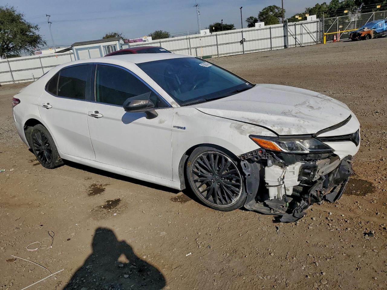 2020 TOYOTA CAMRY LE photo 4