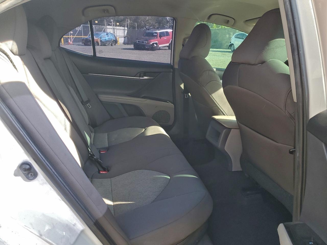 2020 TOYOTA CAMRY LE photo 10