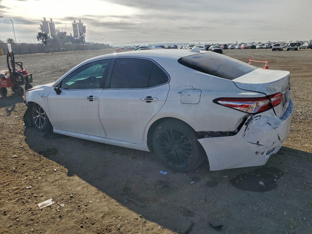 2020 TOYOTA CAMRY LE photo 2