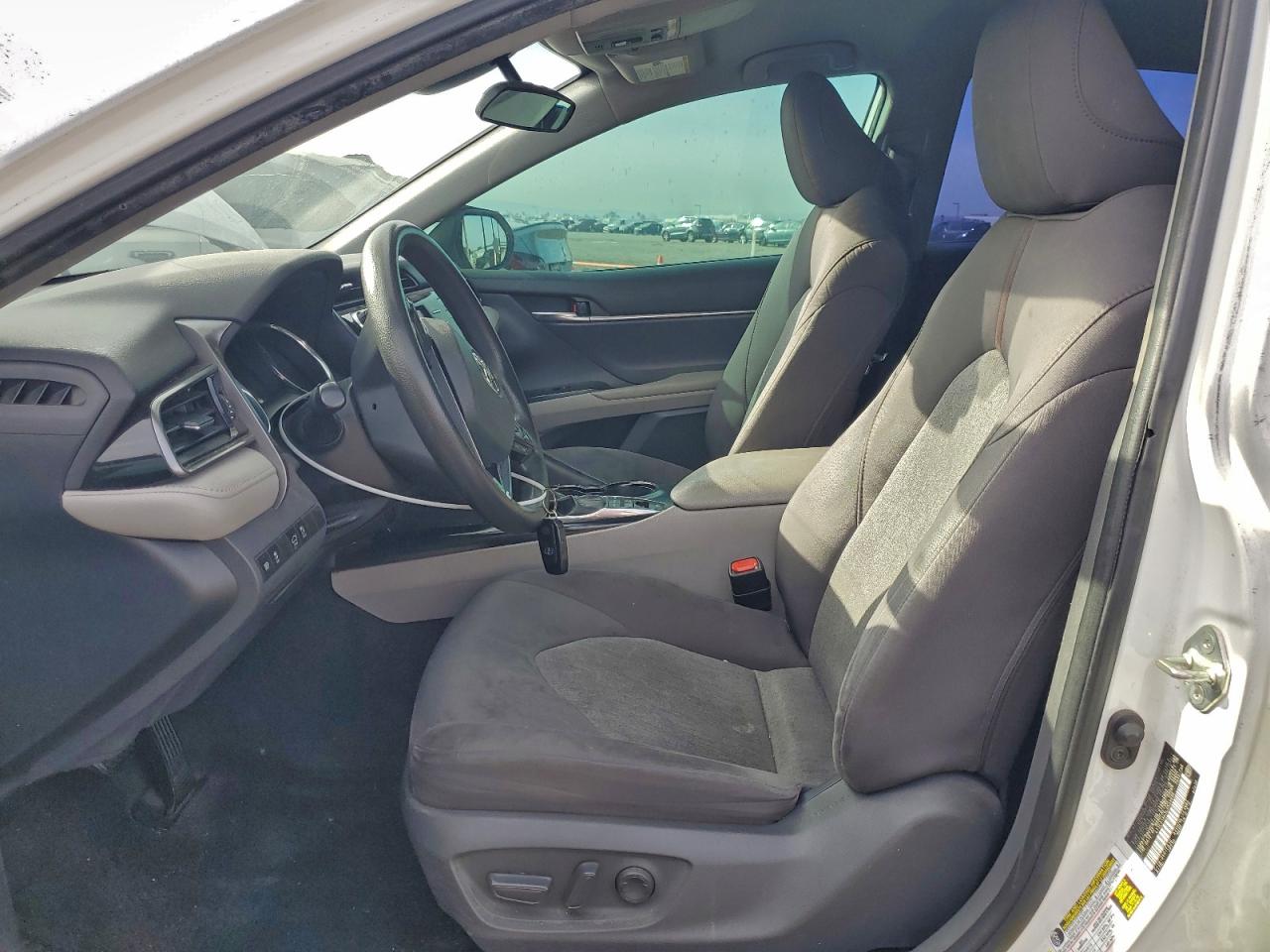 2020 TOYOTA CAMRY LE photo 7