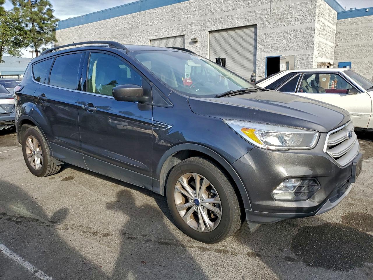 2018 FORD ESCAPE SE photo 4