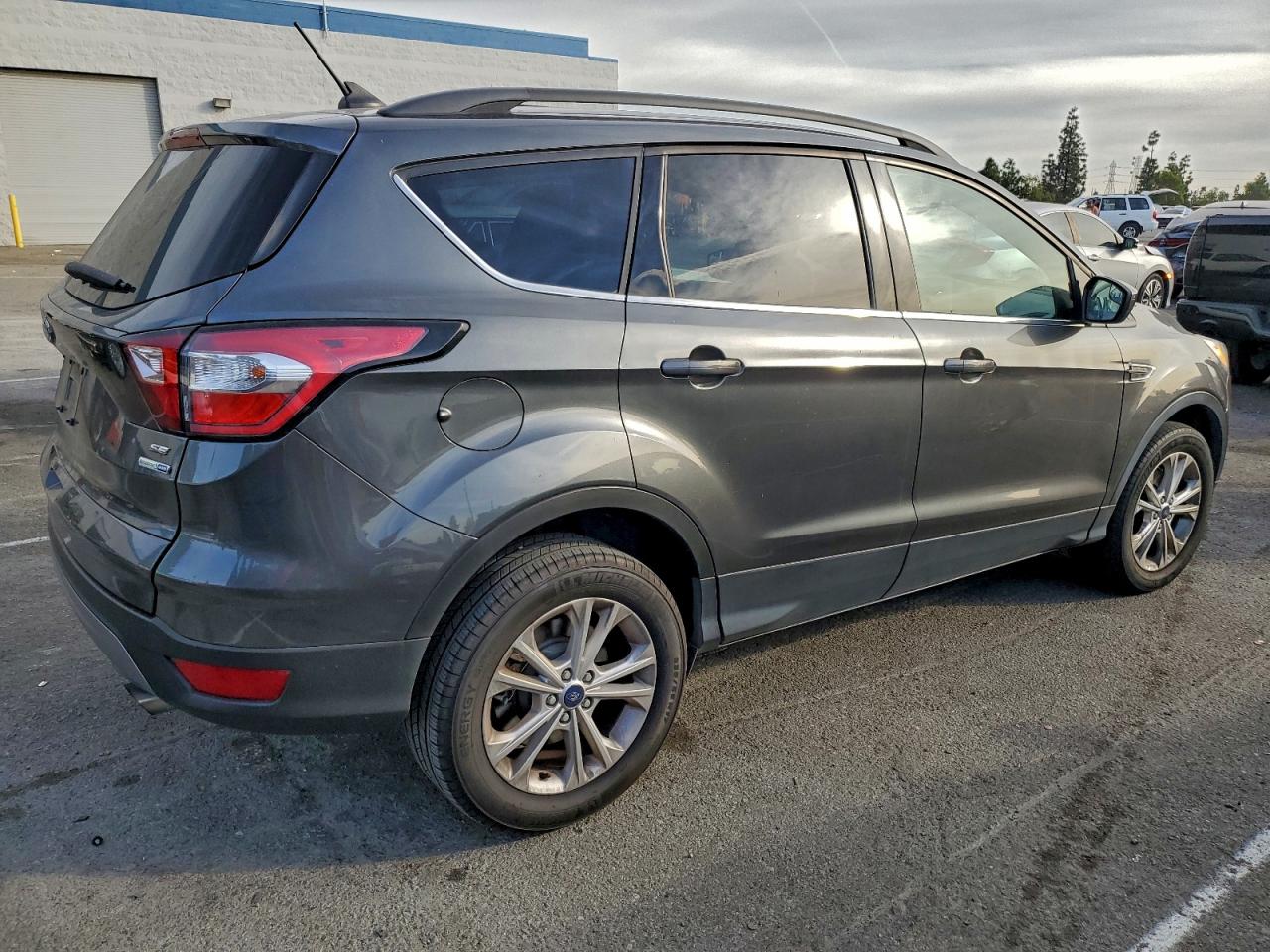 2018 FORD ESCAPE SE photo 3