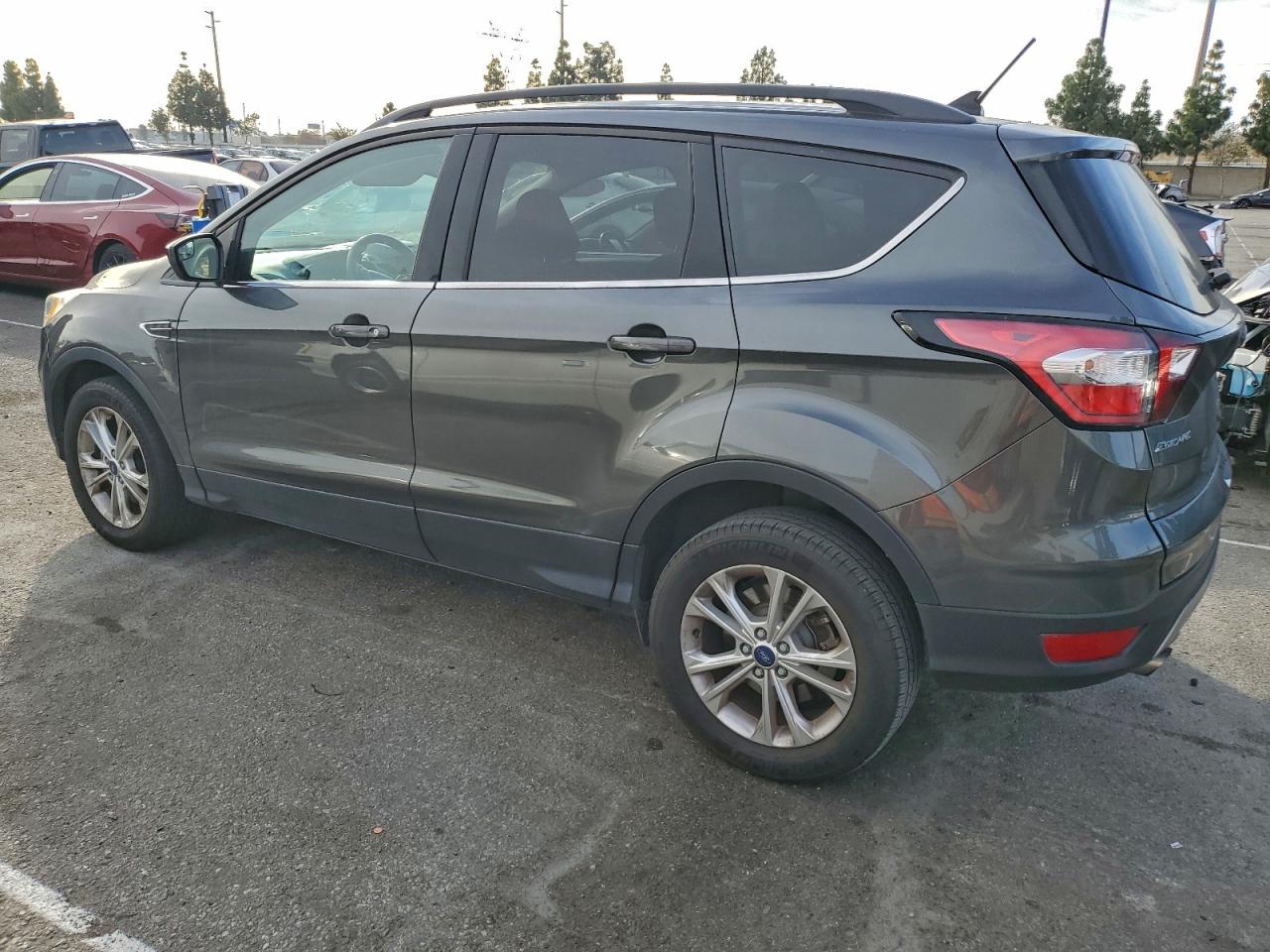 2018 FORD ESCAPE SE photo 2