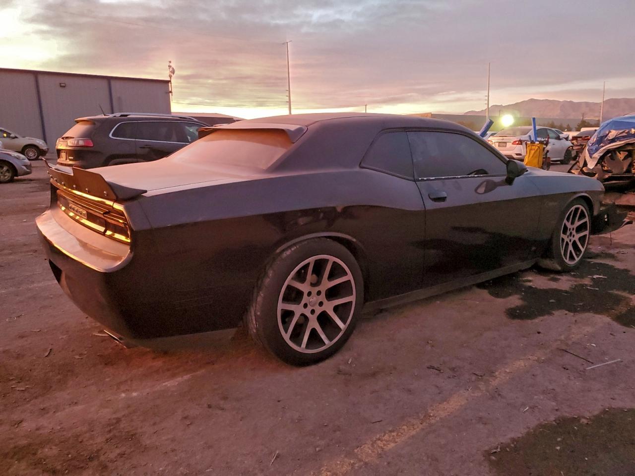 2013 DODGE CHALLENGER SXT photo 3
