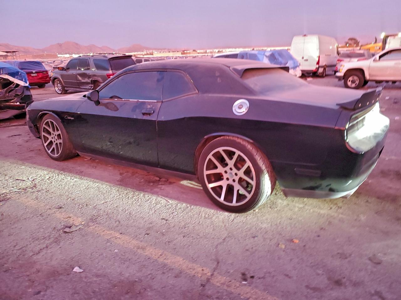 2013 DODGE CHALLENGER SXT photo 2