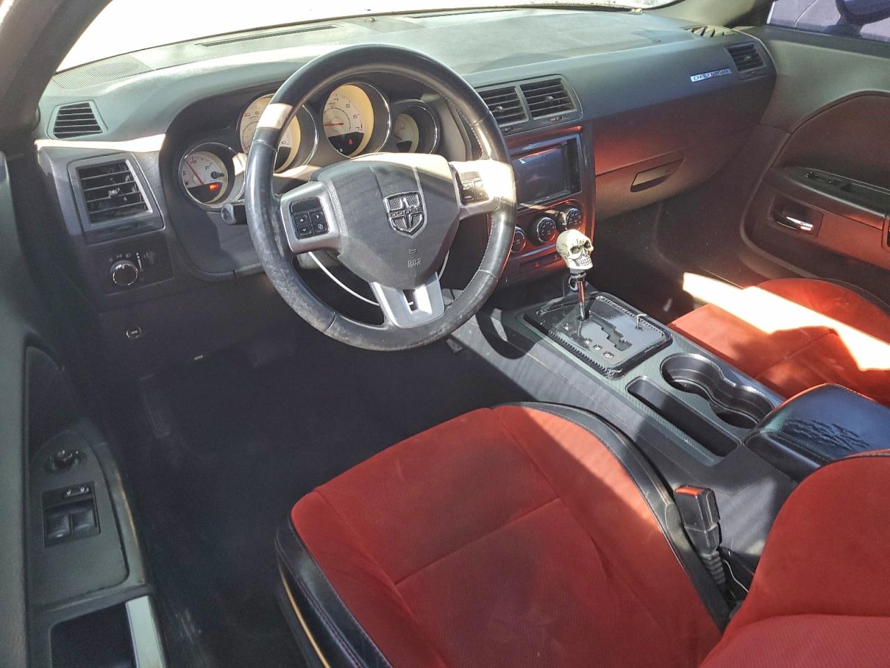 2013 DODGE CHALLENGER SXT photo 8