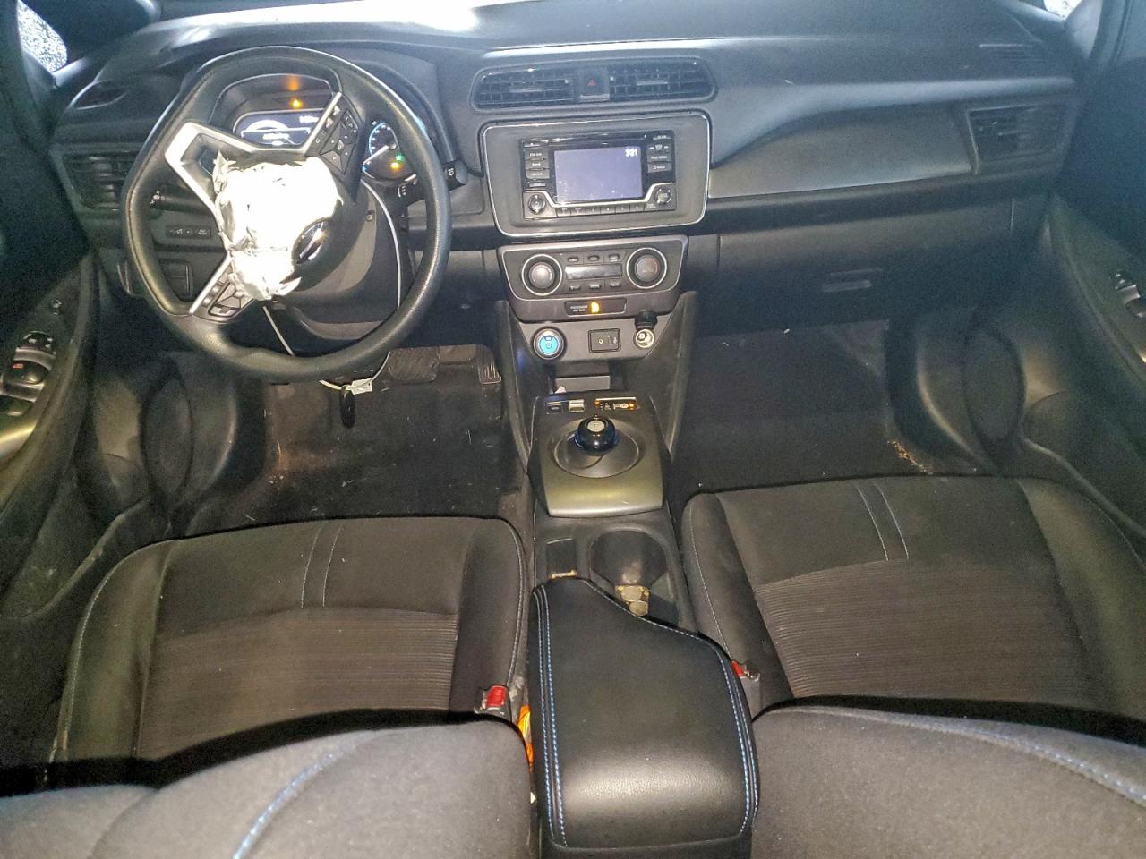 2019 NISSAN LEAF S photo 8