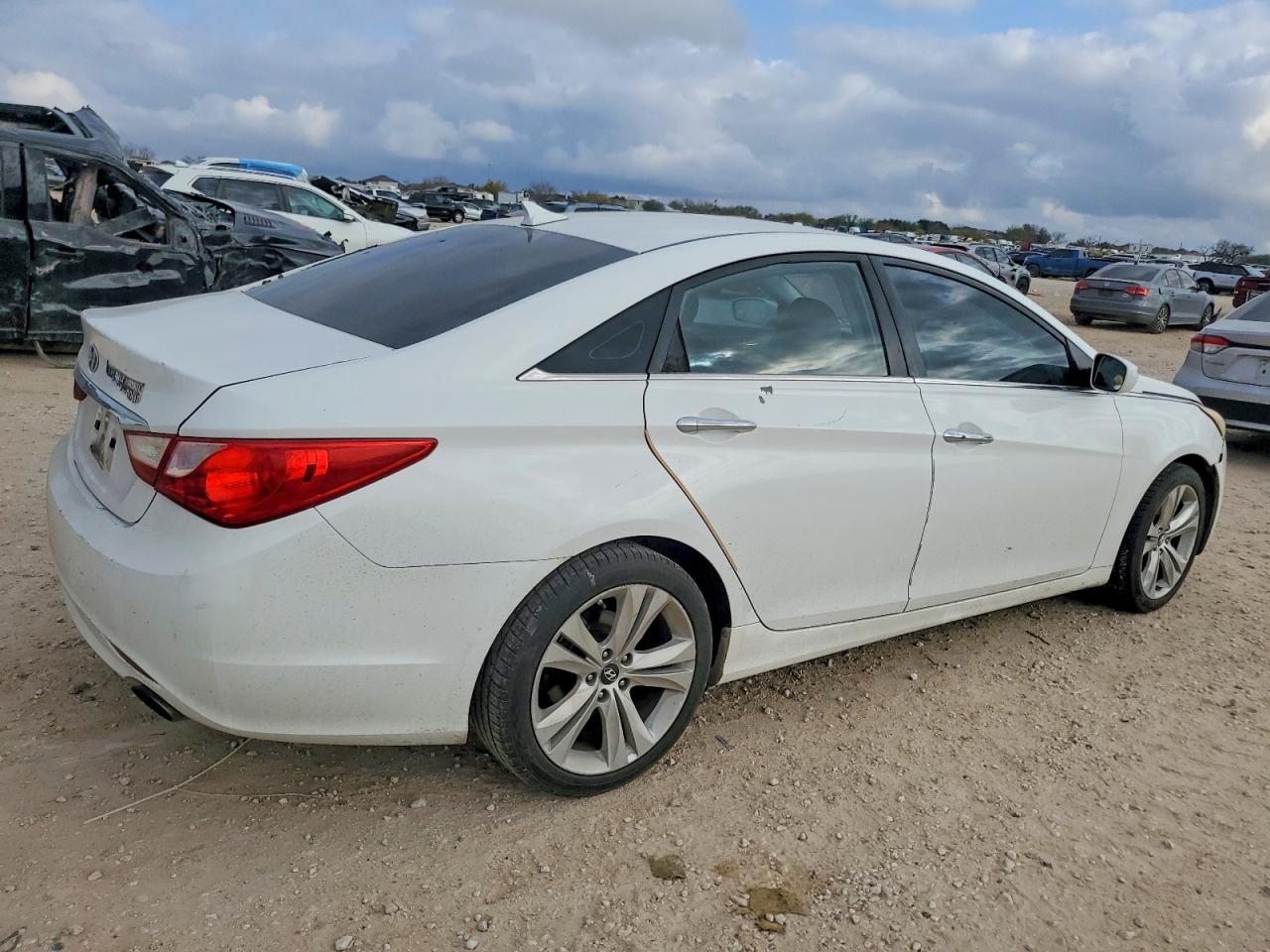 2011 HYUNDAI SONATA SE photo 5