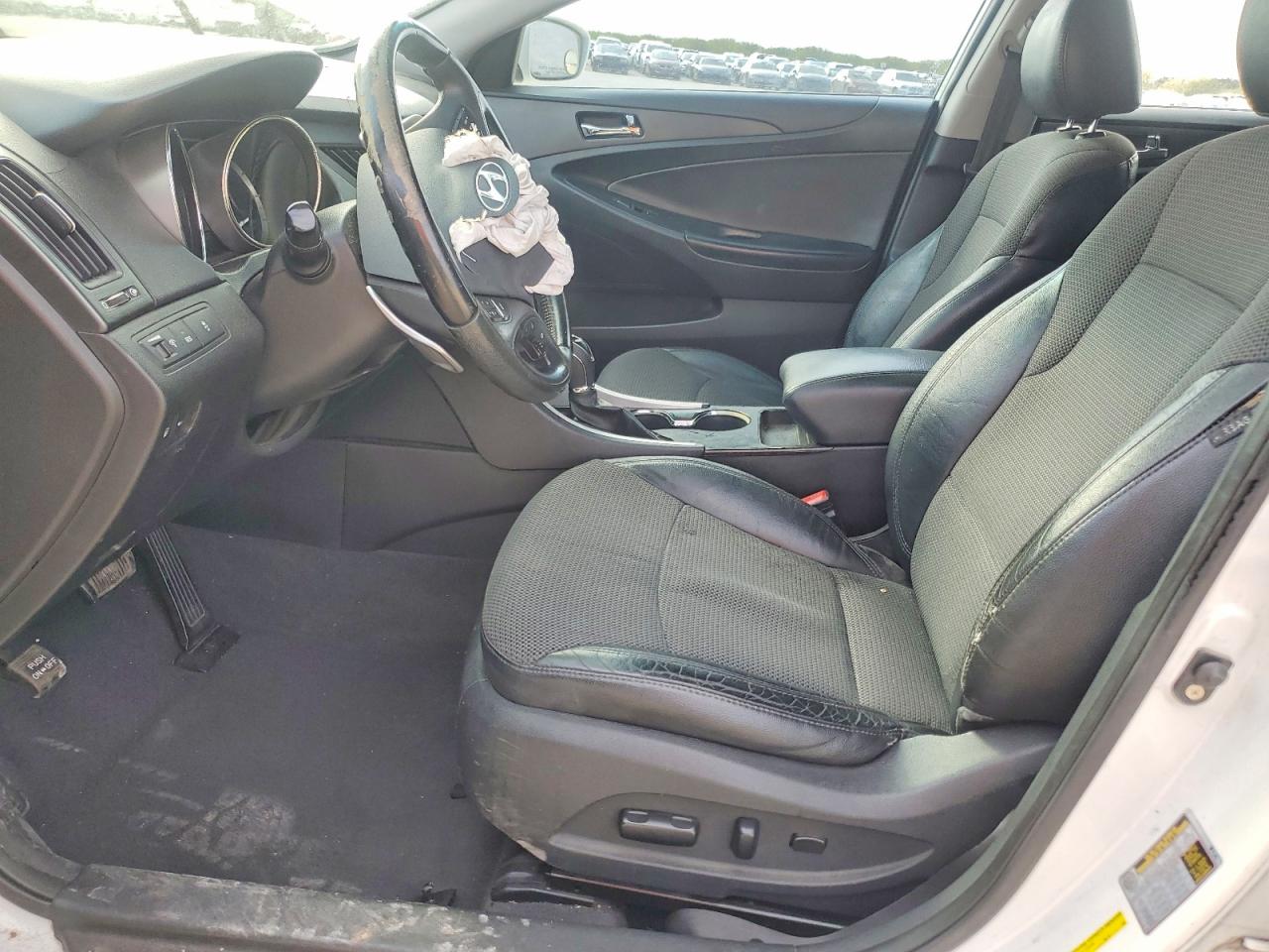 2011 HYUNDAI SONATA SE photo 13