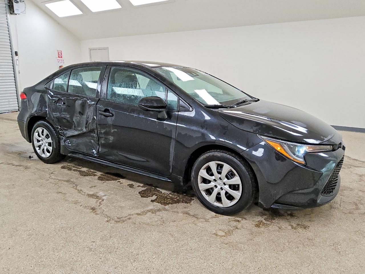 2022 TOYOTA COROLLA LE photo 4