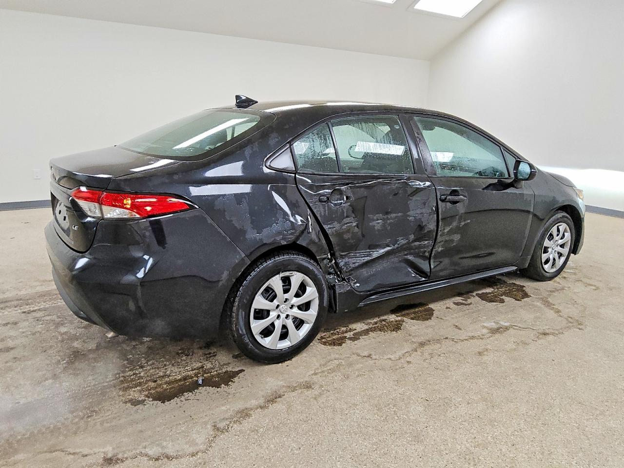 2022 TOYOTA COROLLA LE photo 3
