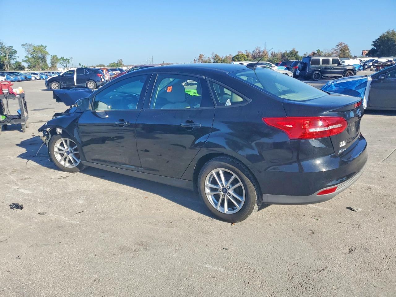 2015 FORD FOCUS SE photo 2