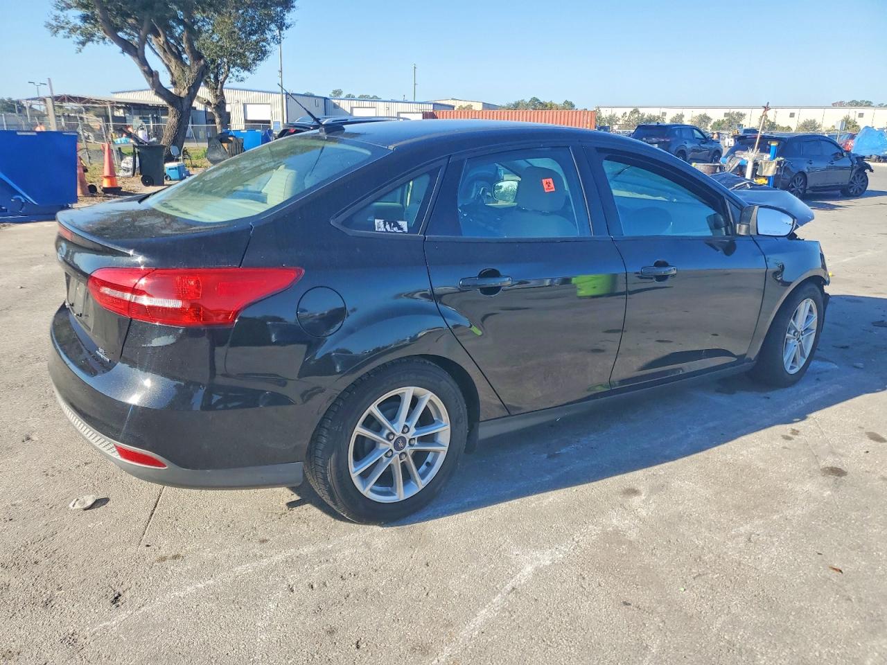 2015 FORD FOCUS SE photo 3