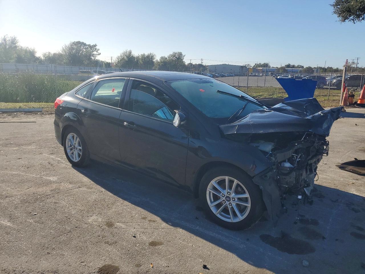 2015 FORD FOCUS SE photo 4