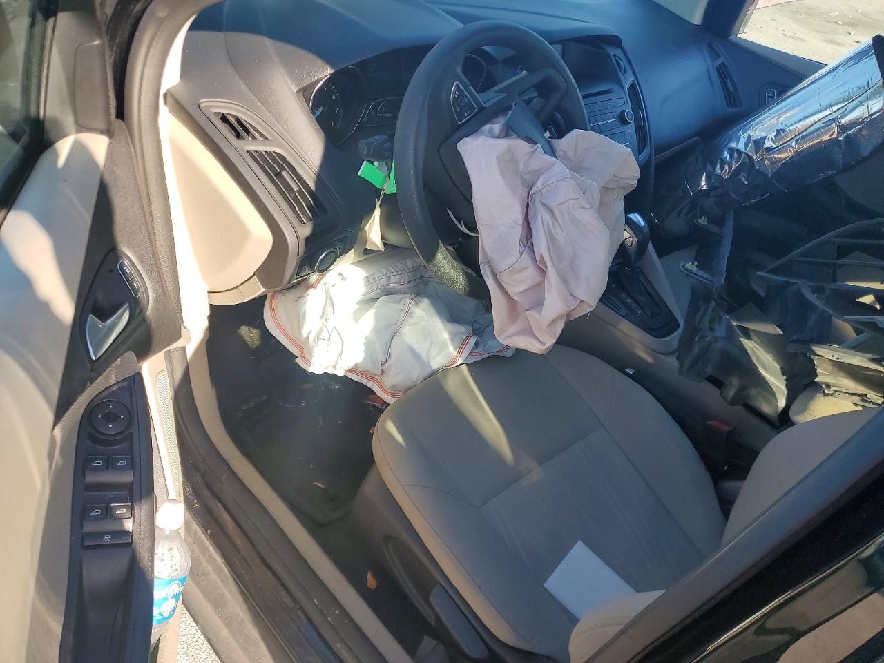 2015 FORD FOCUS SE photo 8