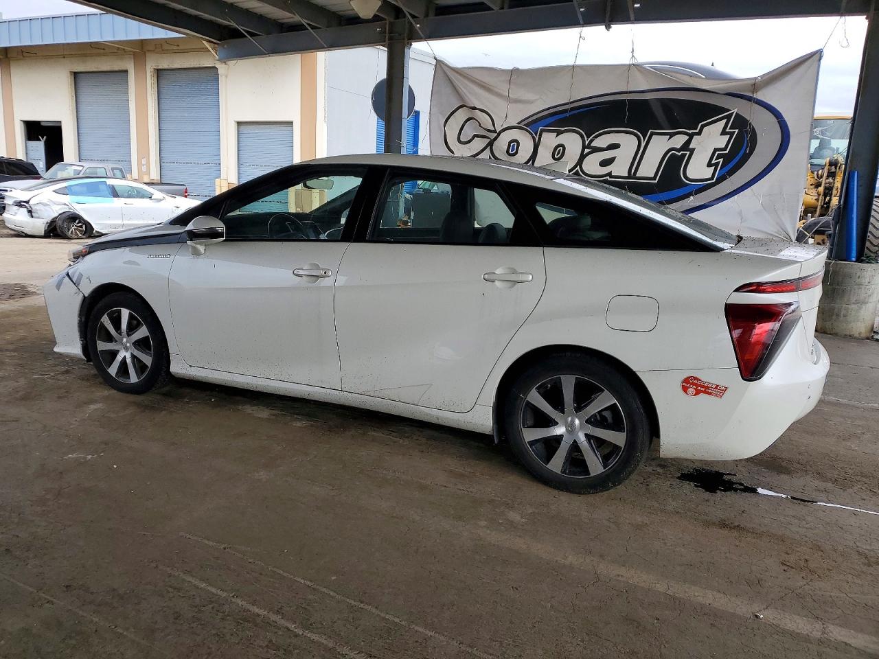 2017 TOYOTA MIRAI photo 2