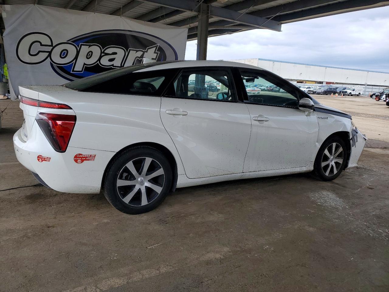 2017 TOYOTA MIRAI photo 3