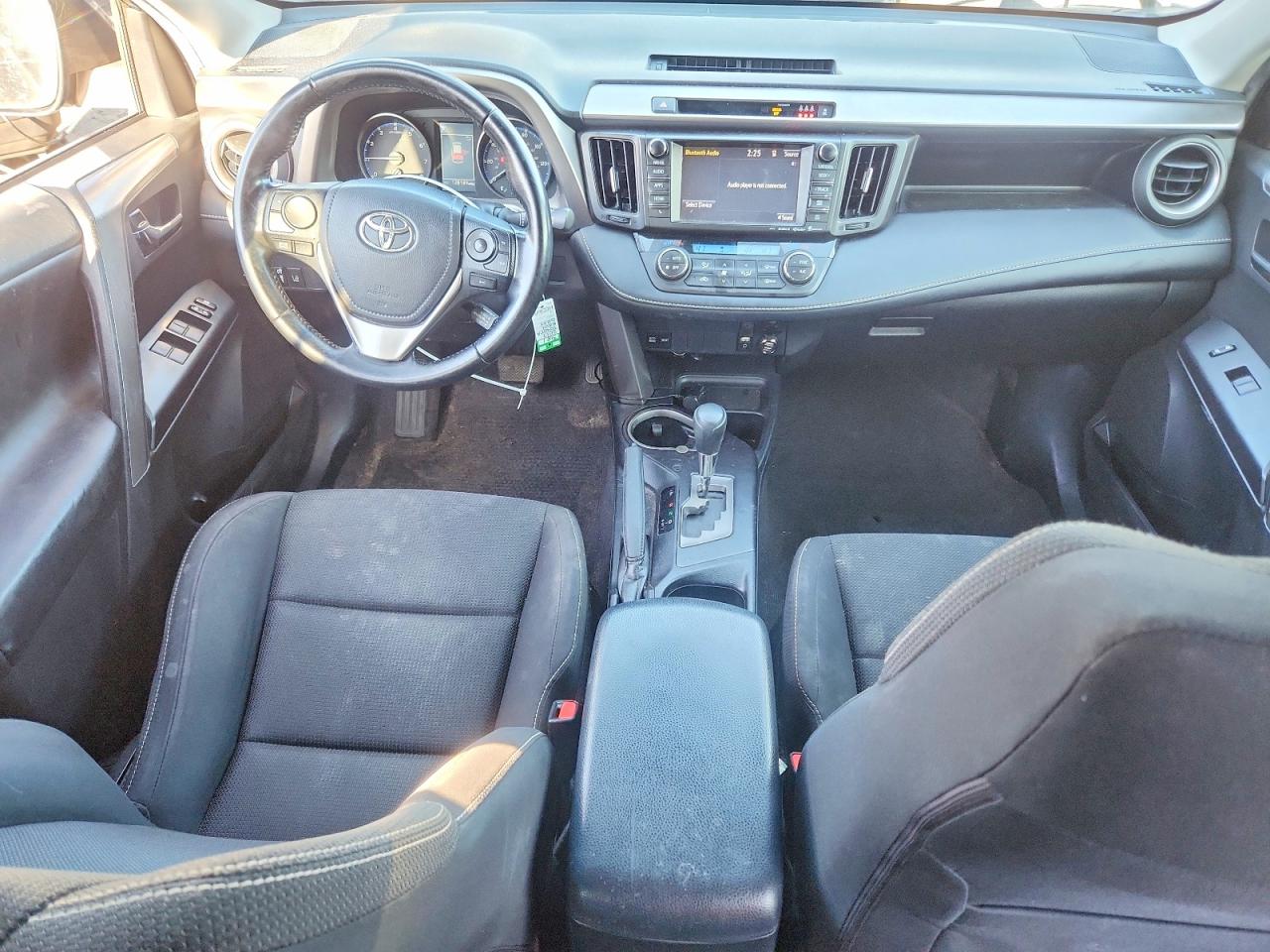 2017 TOYOTA RAV4 XLE photo 15