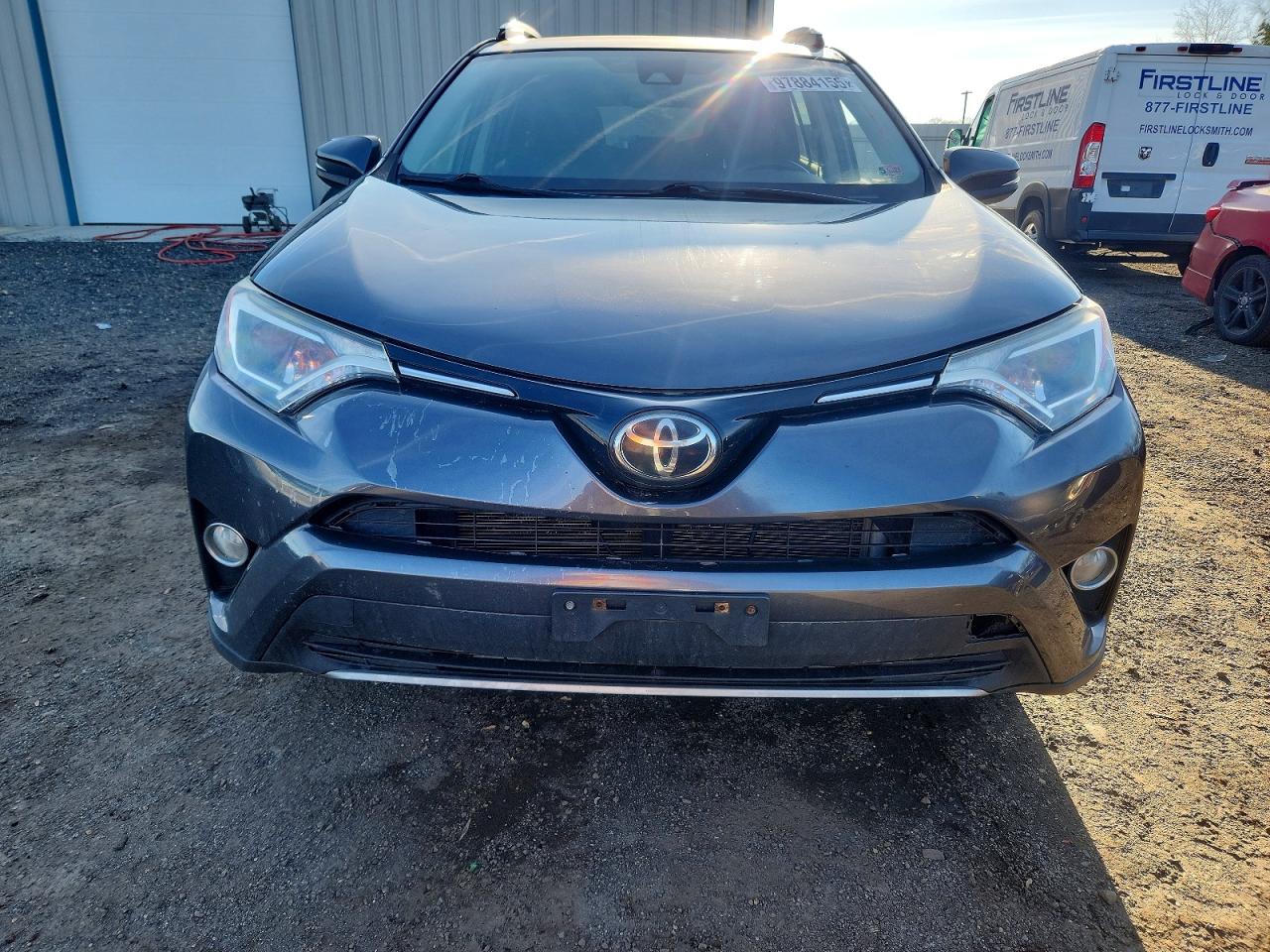 2017 TOYOTA RAV4 XLE photo 9