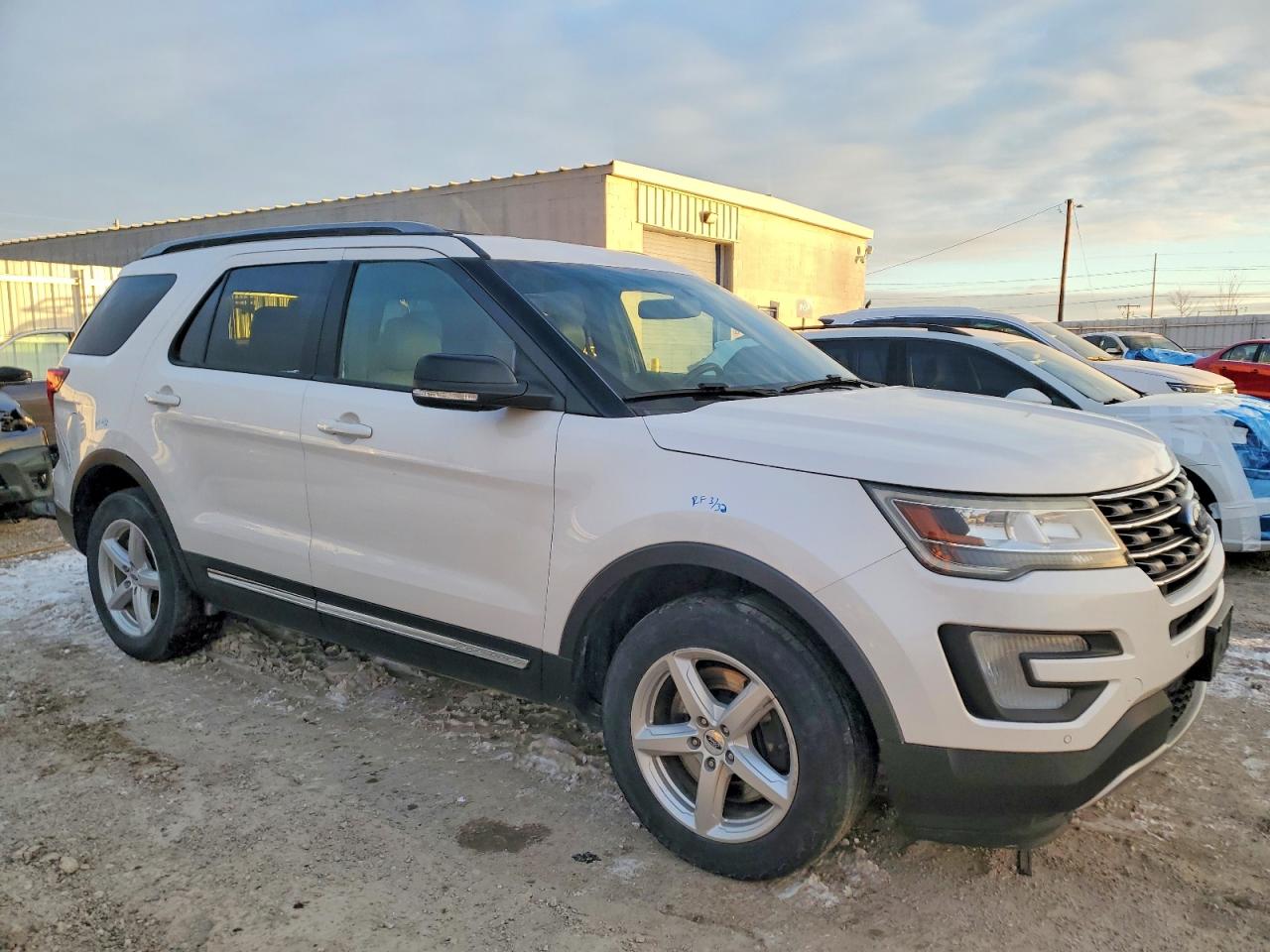 2016 FORD EXPLORER XLT photo 4