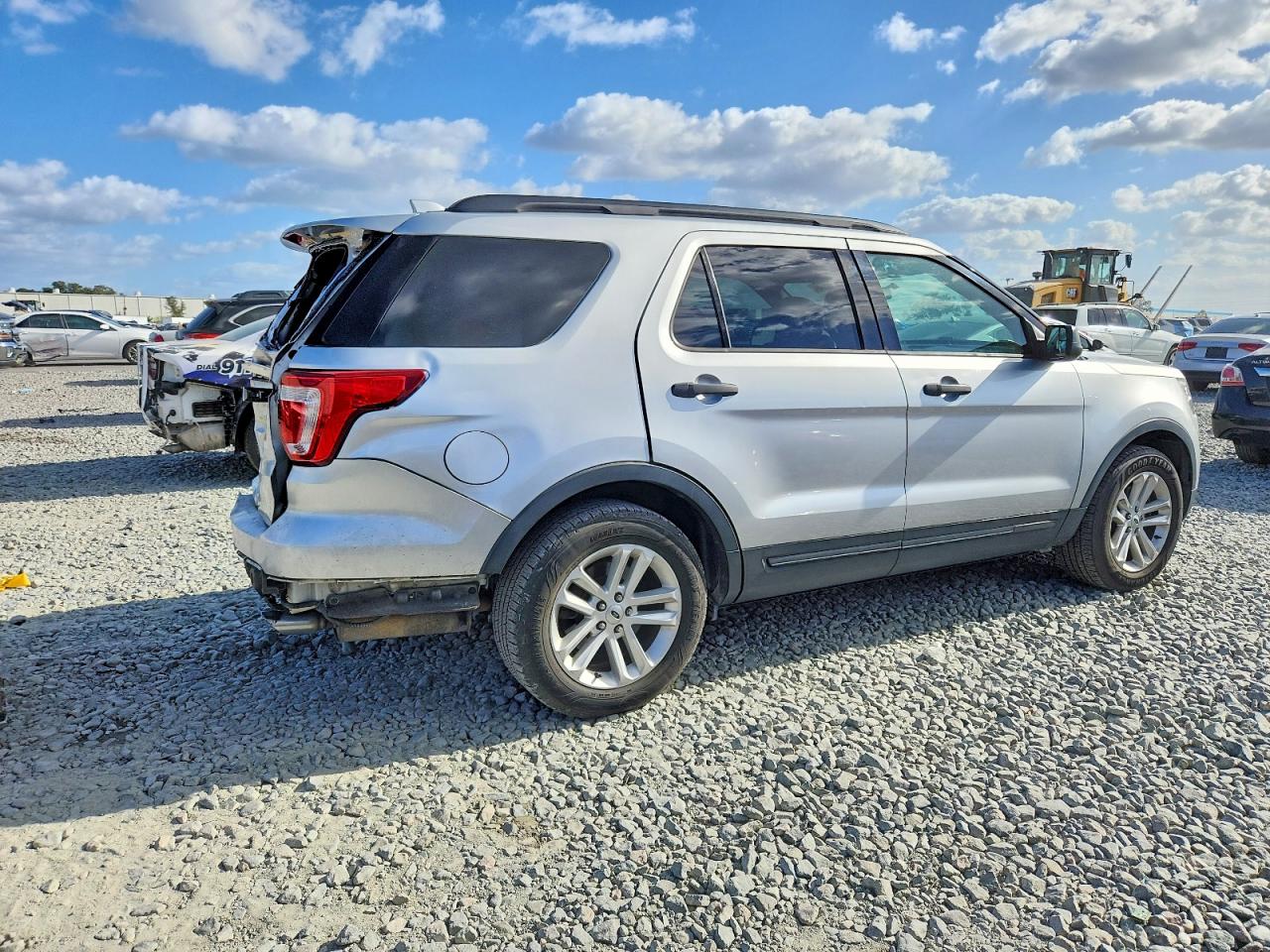 2017 FORD EXPLORER photo 3