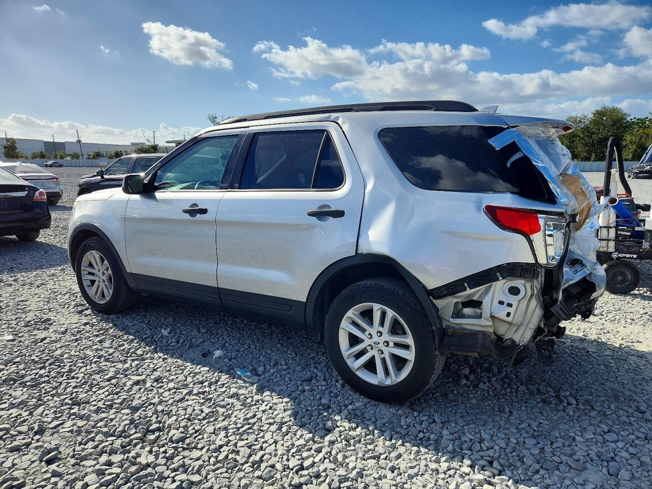 2017 FORD EXPLORER photo 2